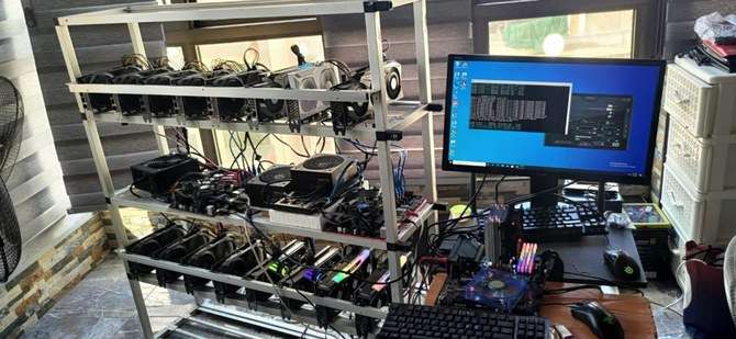 Mining-Ausrüstung in einem zum „Game Room“ umfunktionierten Raum in Beirut. (Quelle: Arab News / Maysaa Ajja)