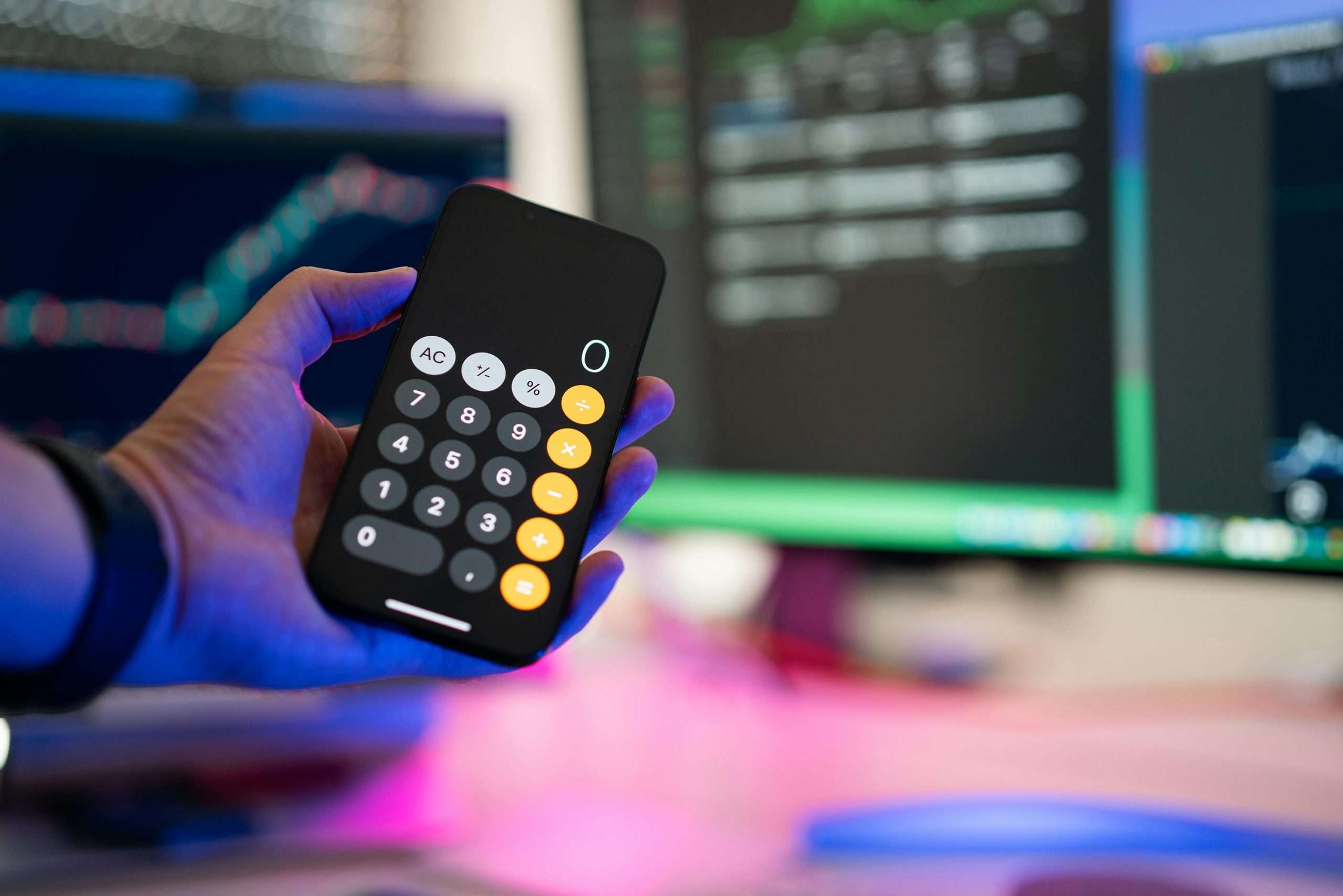 How to Use a Crypto Tax Calculator in 2025 (Without Messing Up Your Taxes)