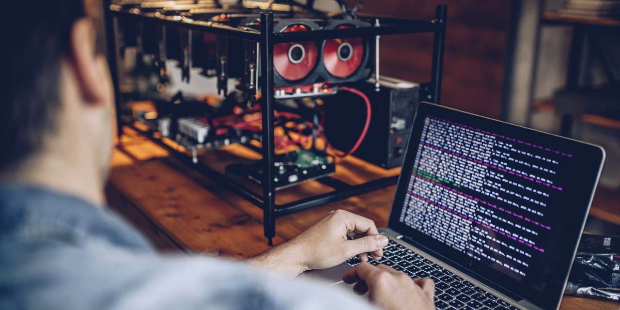 Ein neuer Algorithmus, der von Informatikern der University of Alberta entwickelt wurde, könnte den Zeit- und Energieaufwand für die komplexen Berechnungen beim Bitcoin Mining reduzieren. (Qulle: Getty Images)