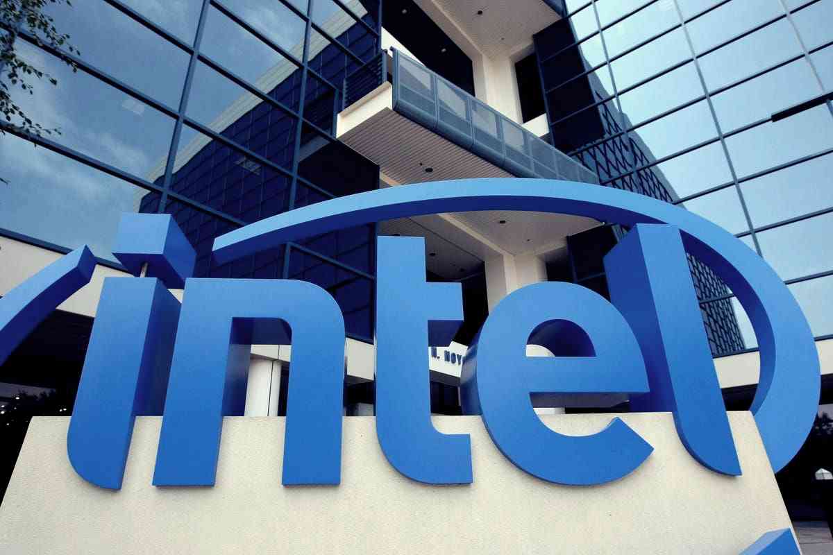 인텔 주가 전망 분석 | 미국 정부 투자 영향과 파운드리 손실 리스크 - BTCC