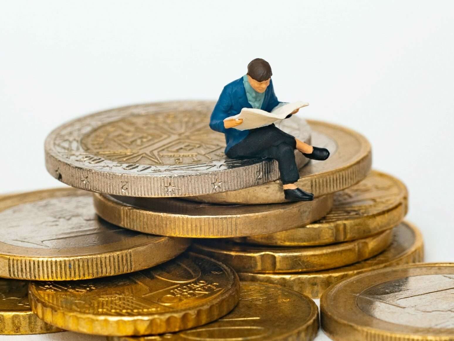 Where to Invest Money to Get Good Returns for Beginners (2025 Guide)