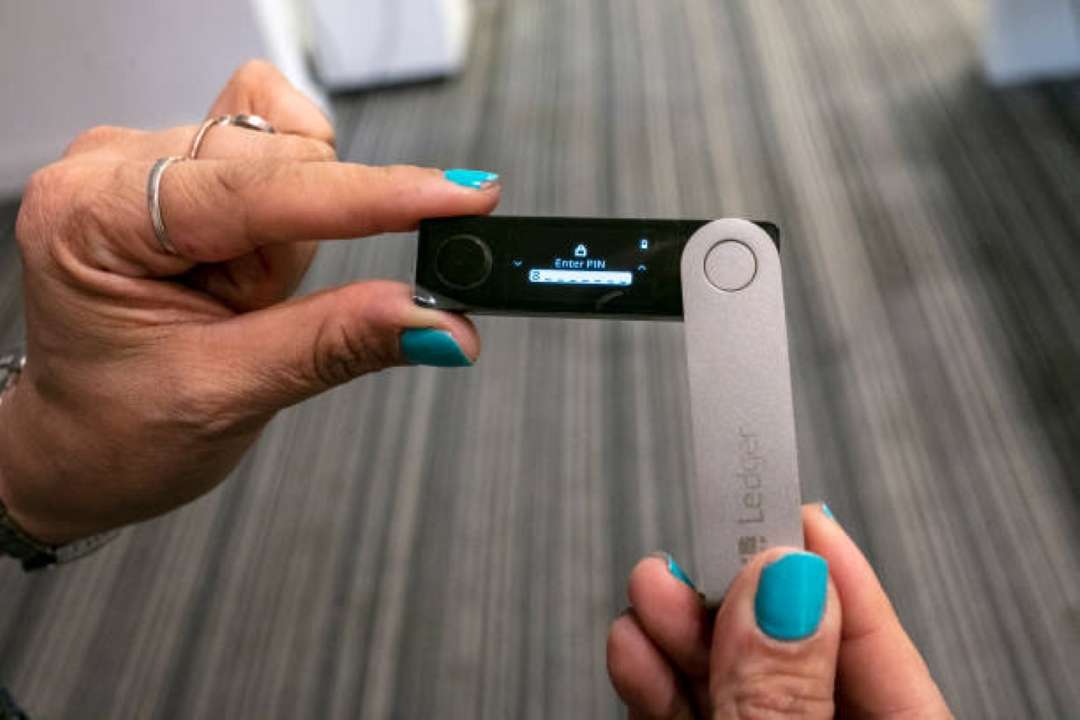 What is a crypto cold wallet 